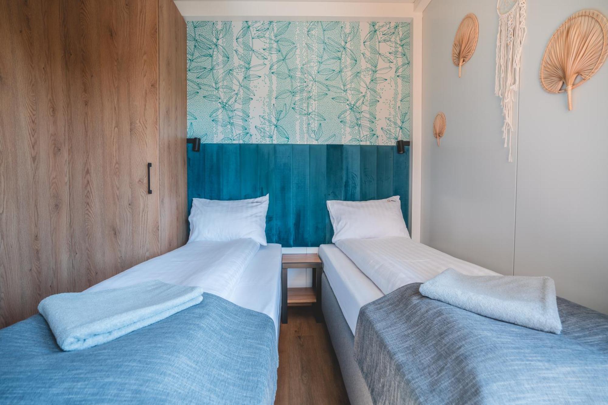 Rresort - Domki Z Krytym I Podgrzewanym Basenem, Sauna, Wifi, Parking W Cenie! เรวัล ภายนอก รูปภาพ